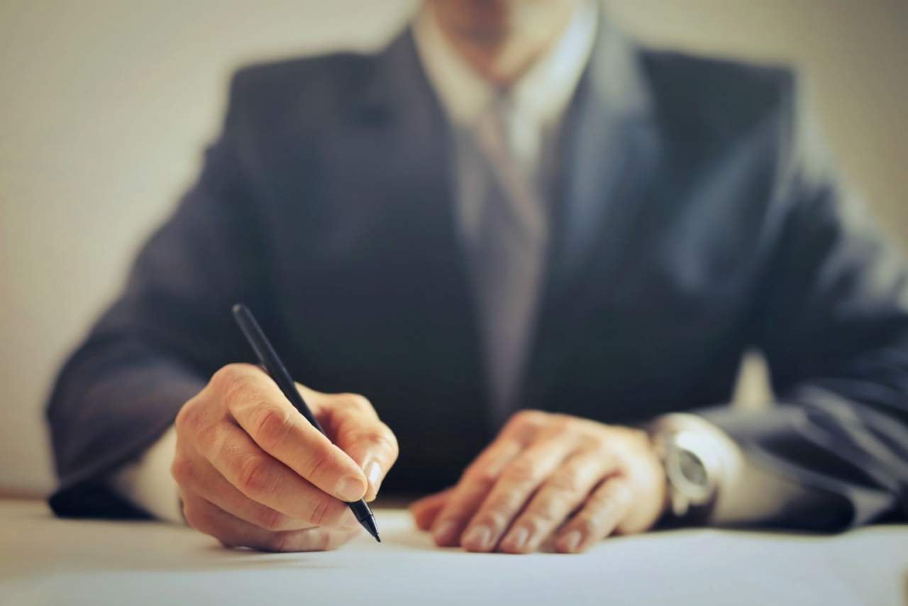 Víctimas del Crédito: ¿Cuándo es abusiva una cláusula de un contrato de tarjeta de crédito?