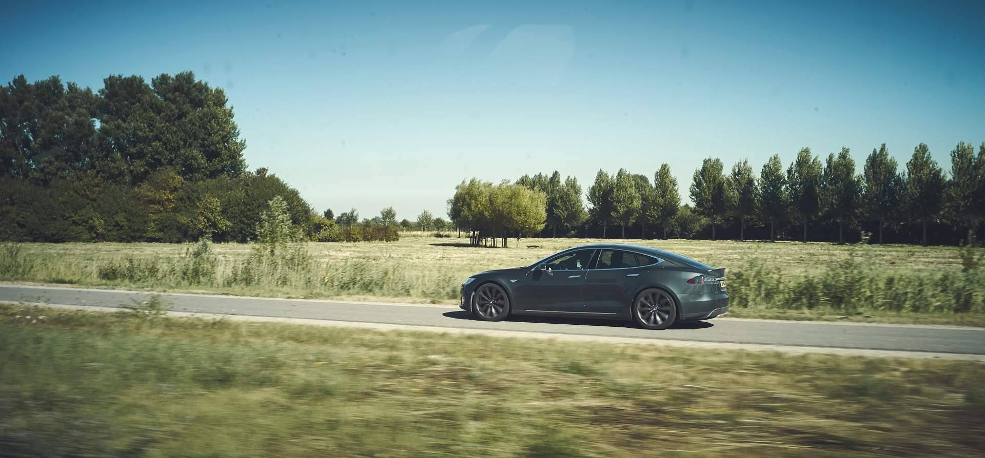 Alquilar un vehículo Tesla, por Future Drive