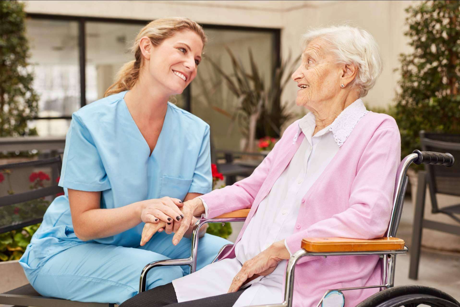 ¿Cuáles son los servicios para el cuidado de ancianos y enfermos de Seyer Hogar?