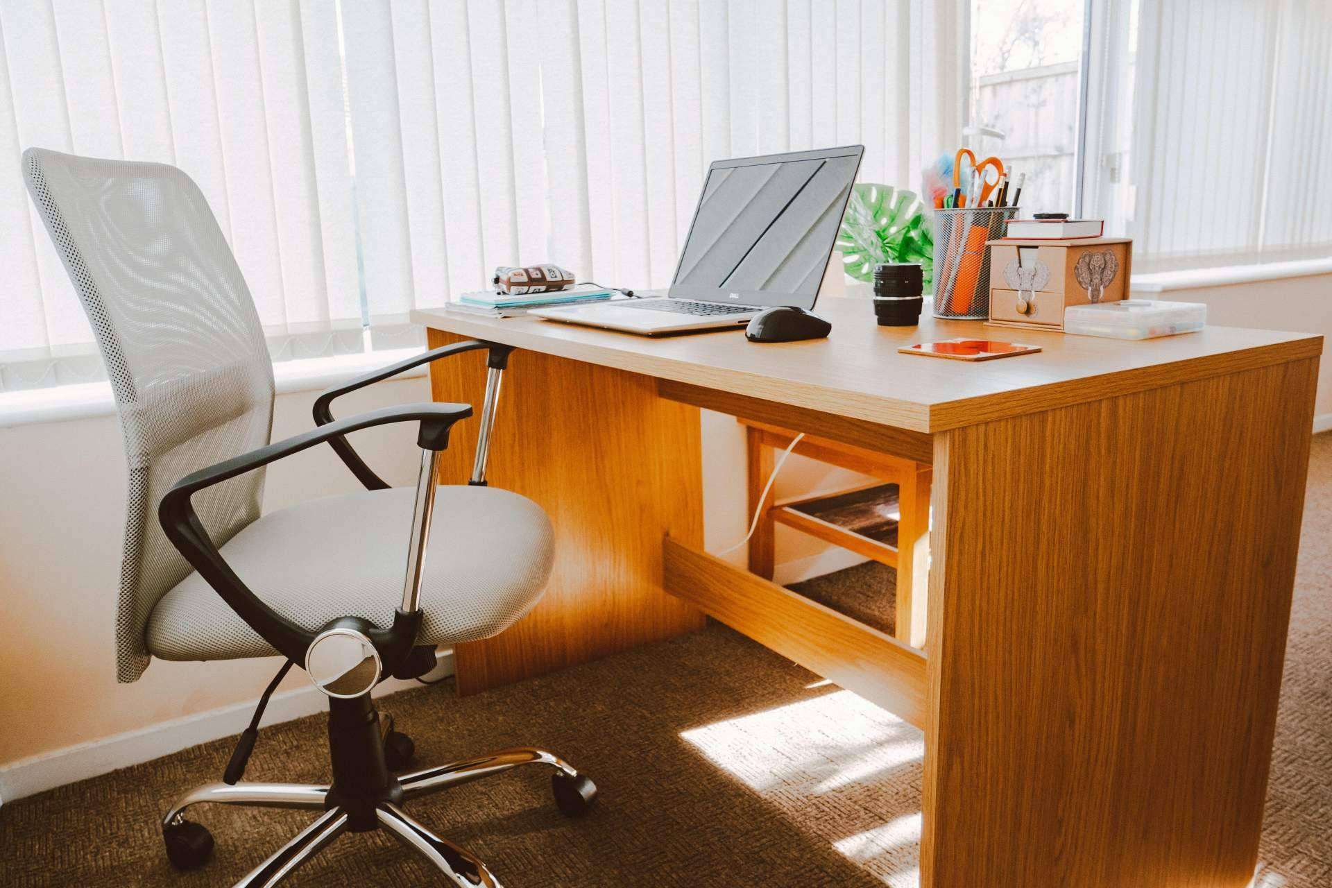 Acondicionar un espacio ideal con los muebles necesarios para el teletrabajo