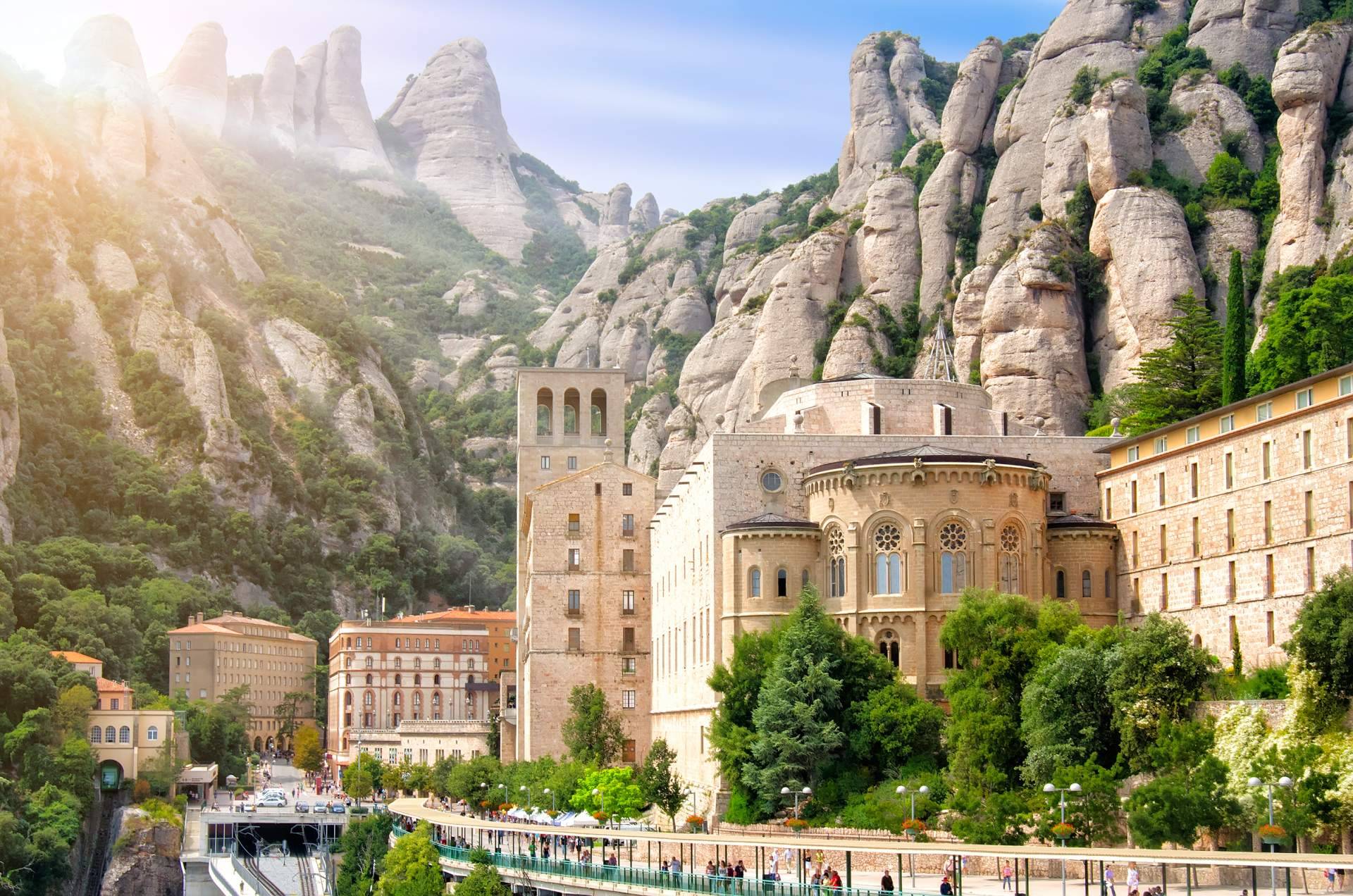 Sea & Mountain Experiences destaca por ofrecer el Tour Montserrat, que incluye hiking por las ermitas y visita al monasterio