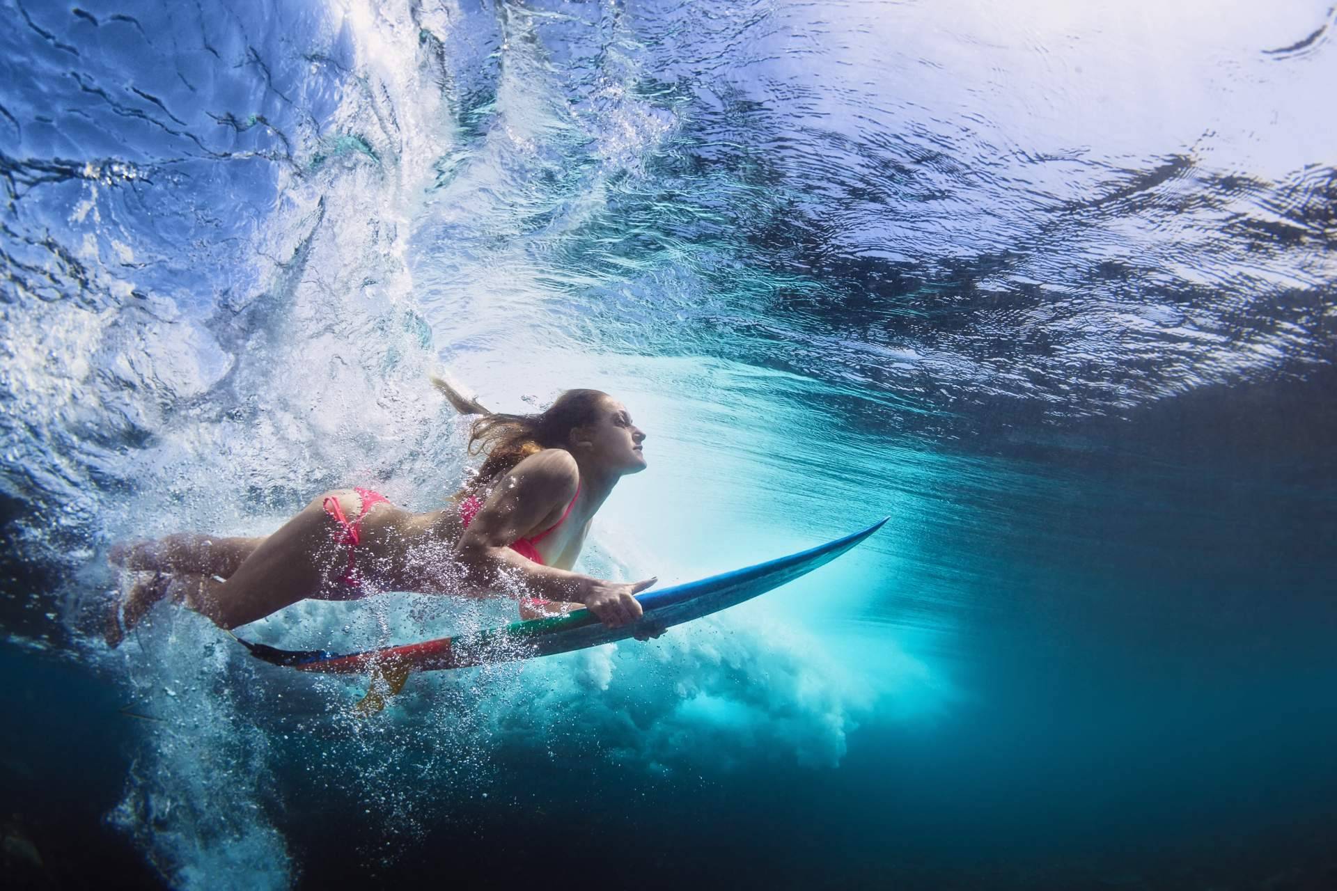 Practicar surf en Santoña con Watsay Surf School & Surf Camp