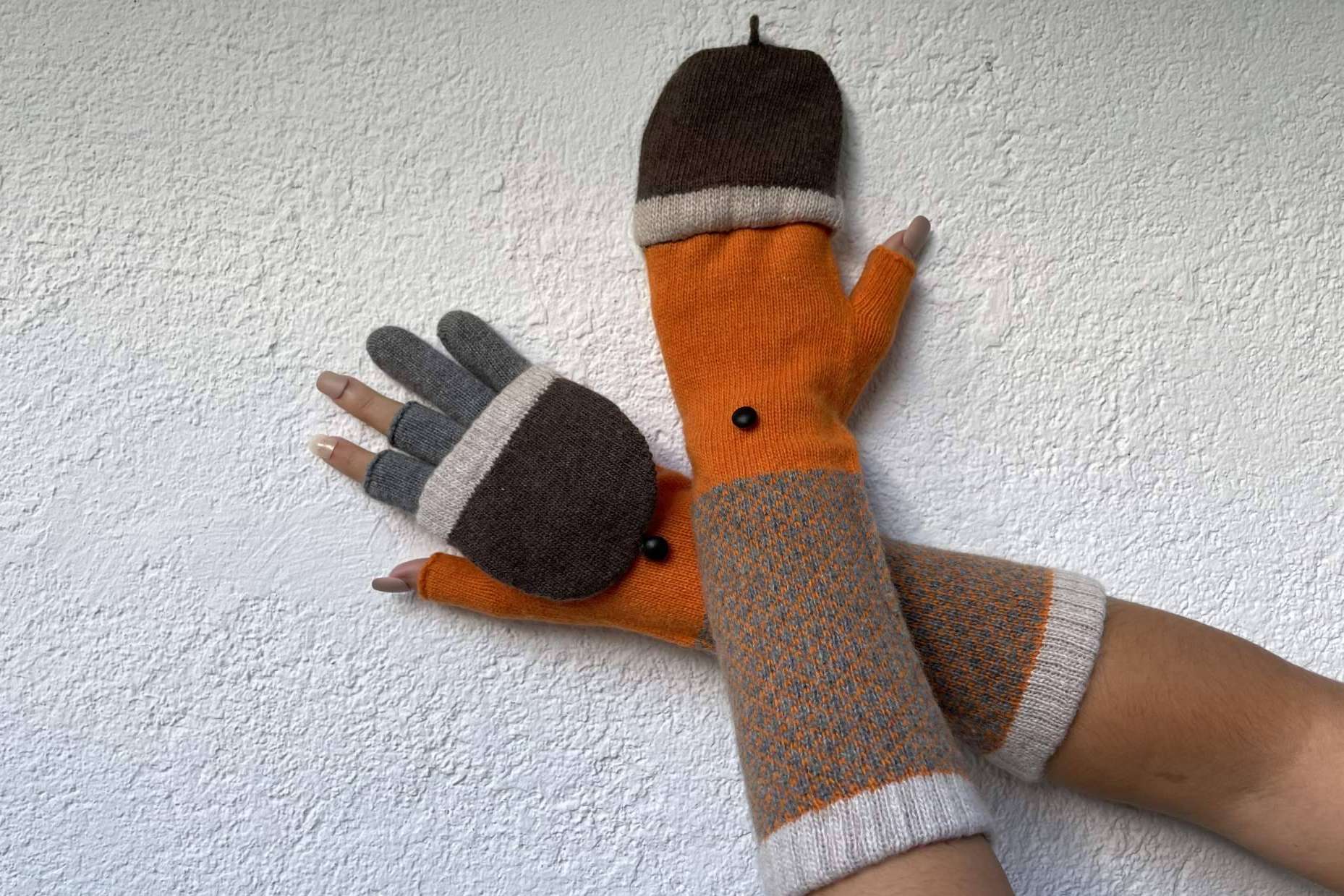 El complemento de moda en Santacana, los guantes mitones