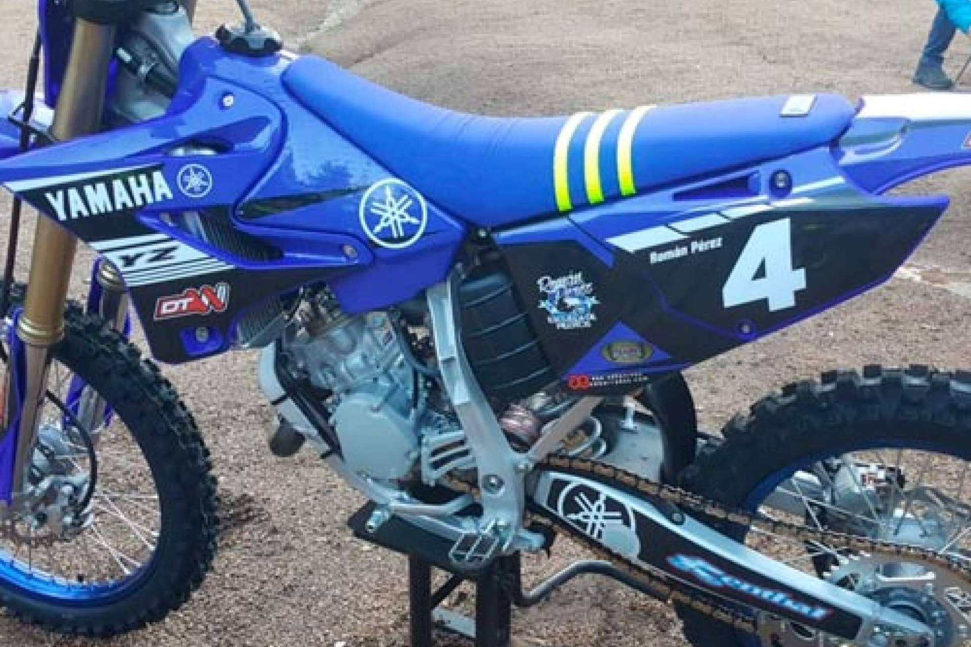 Renovar fácilmente la apariencia de una moto con los plásticos y adhesivos para motos off-road de ADHESIVOSEMBARRADOS