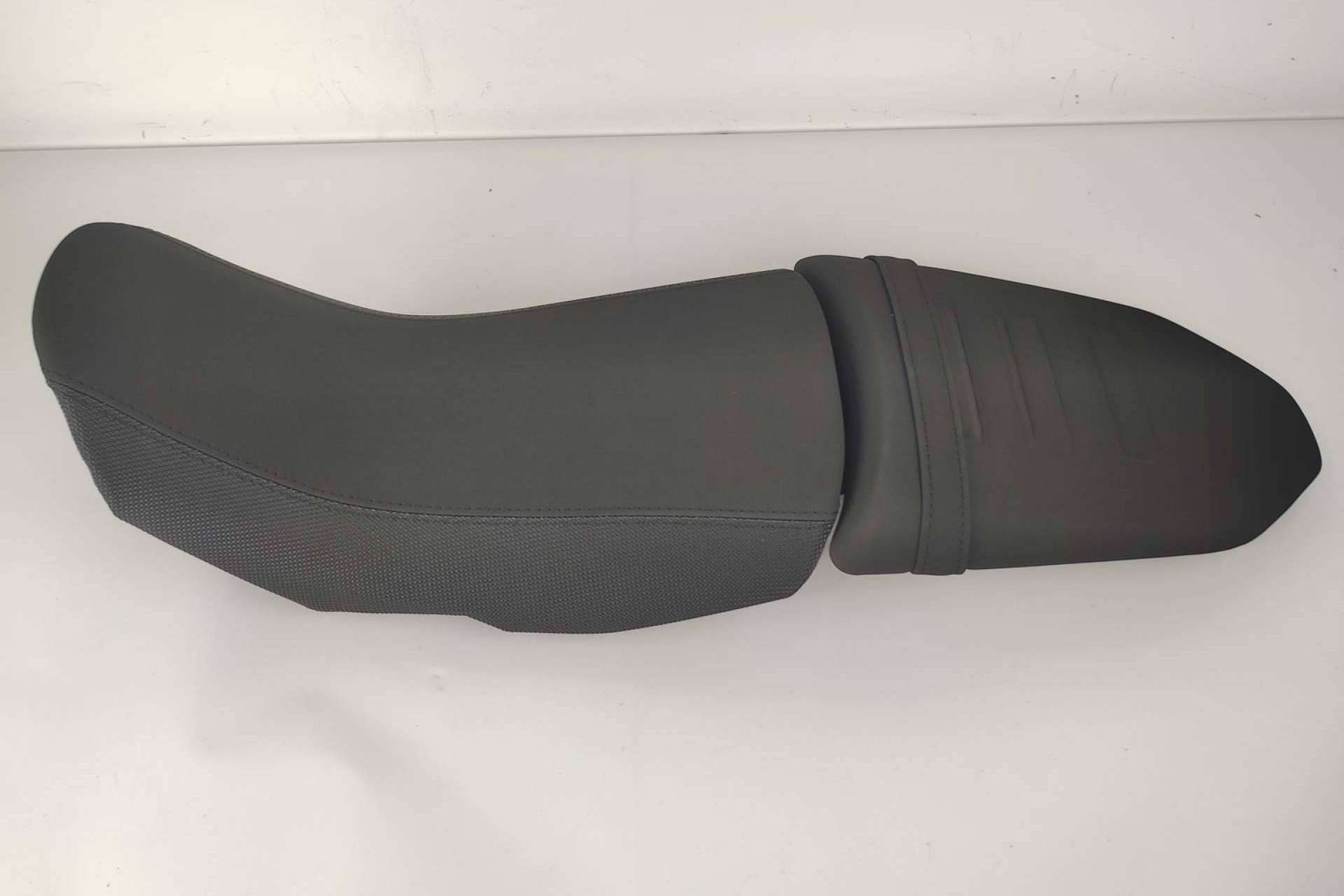 JM-FUNDAS dispone de un modelo de funda para moto negra