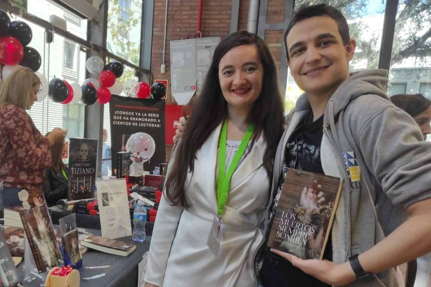 Contar con una autora profesional para escribir una novela
