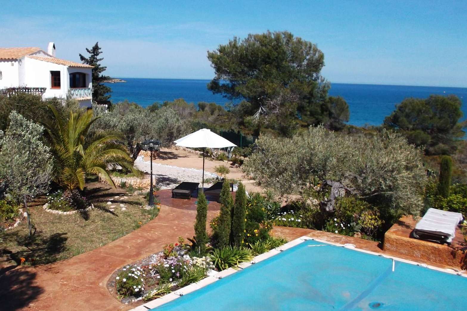 Disfrutar de la naturaleza y de la tranquilidad del mar en La Marinada