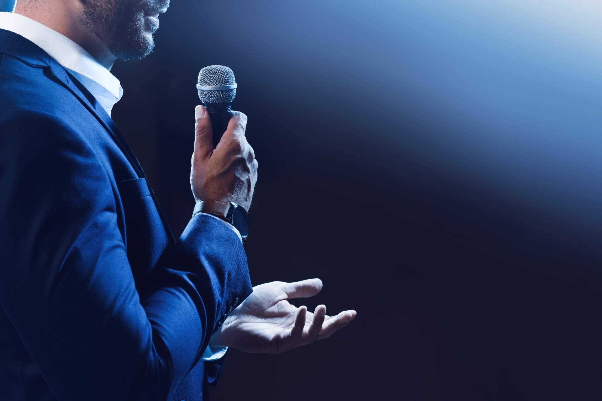 Hablar bien en público ayuda a aumentar el valor profesional