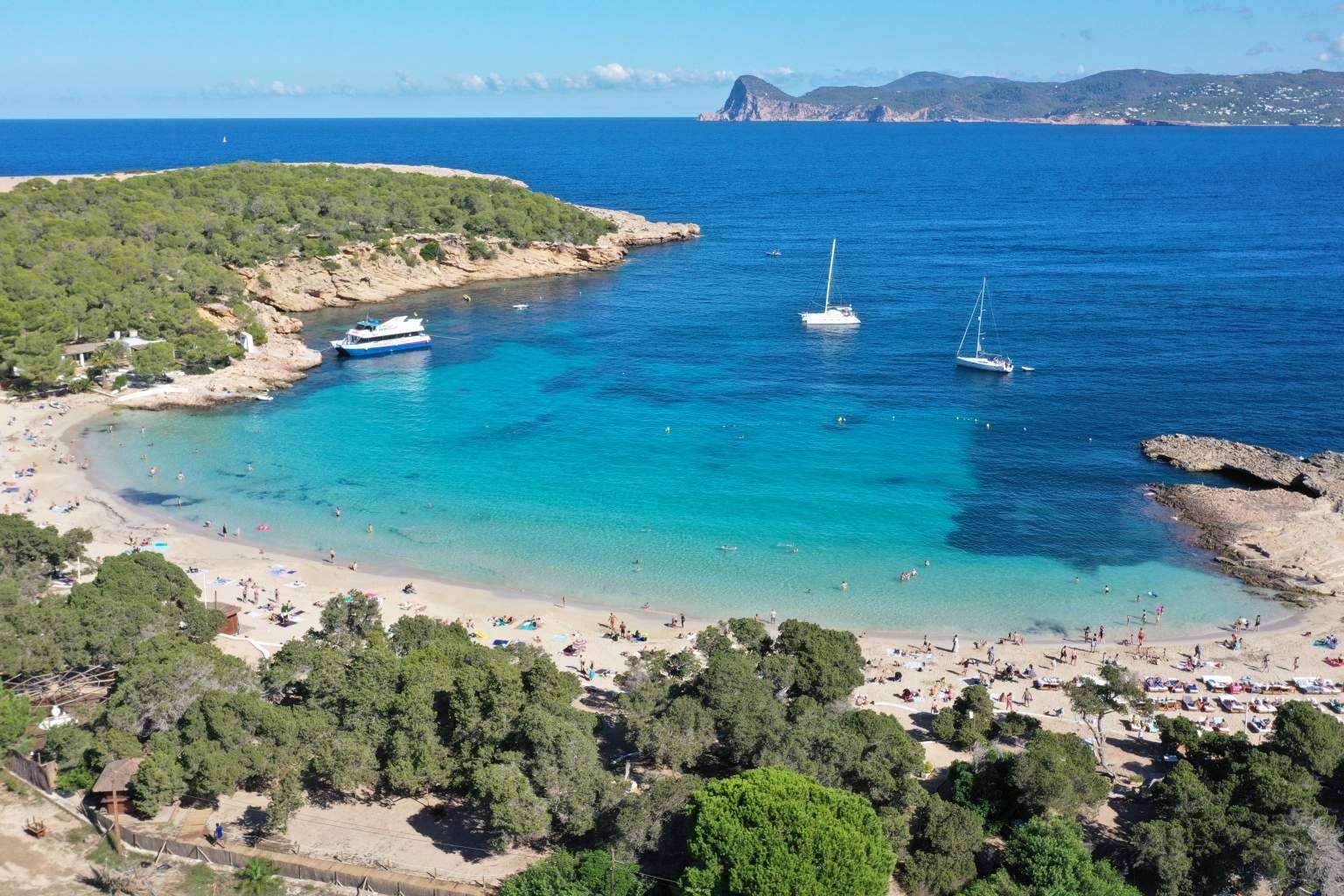 Cruceros con actividades como el paddle surf Ibiza incluidas en Float Your Boat