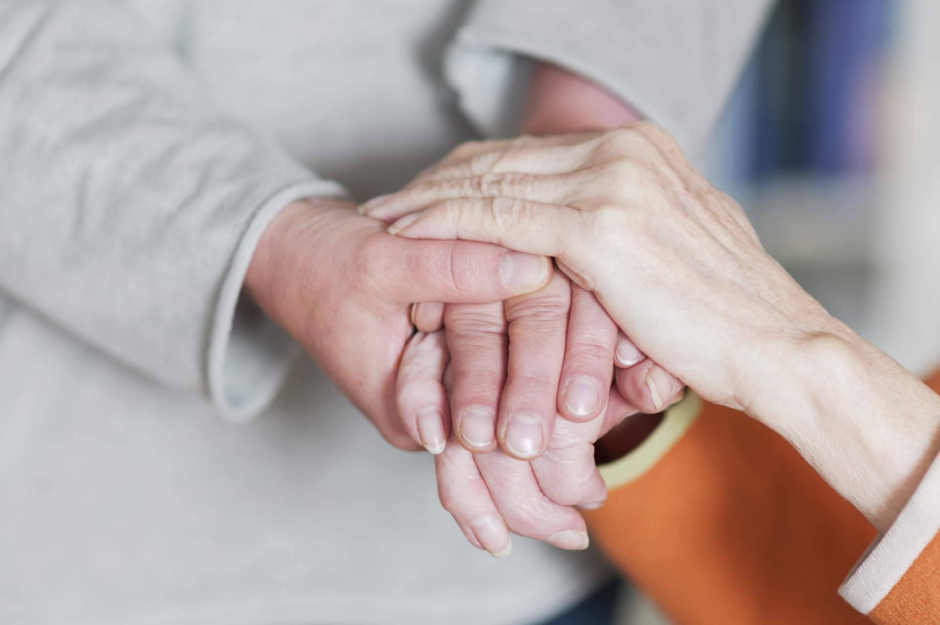 Cuidar a un paciente de Parkinson, recomendaciones prácticas que se deben conocer