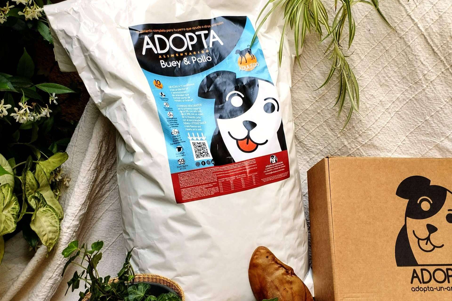 Pienso de buey y pollo para el mantenimiento de perros adultos. Con cada compra se ayuda a protectoras de animales