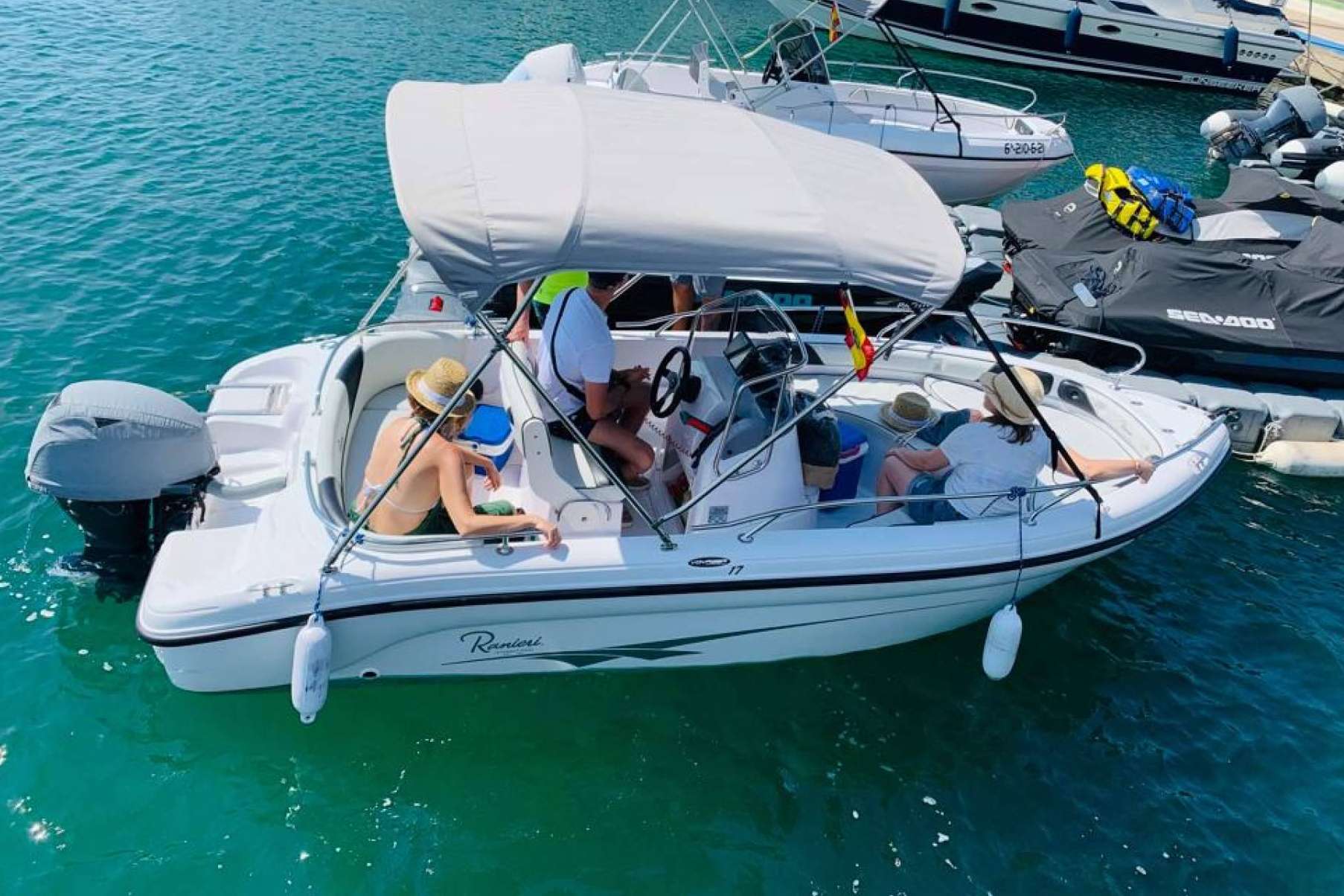 Kalima Charter y su servicio de alquiler barco sin licencia
