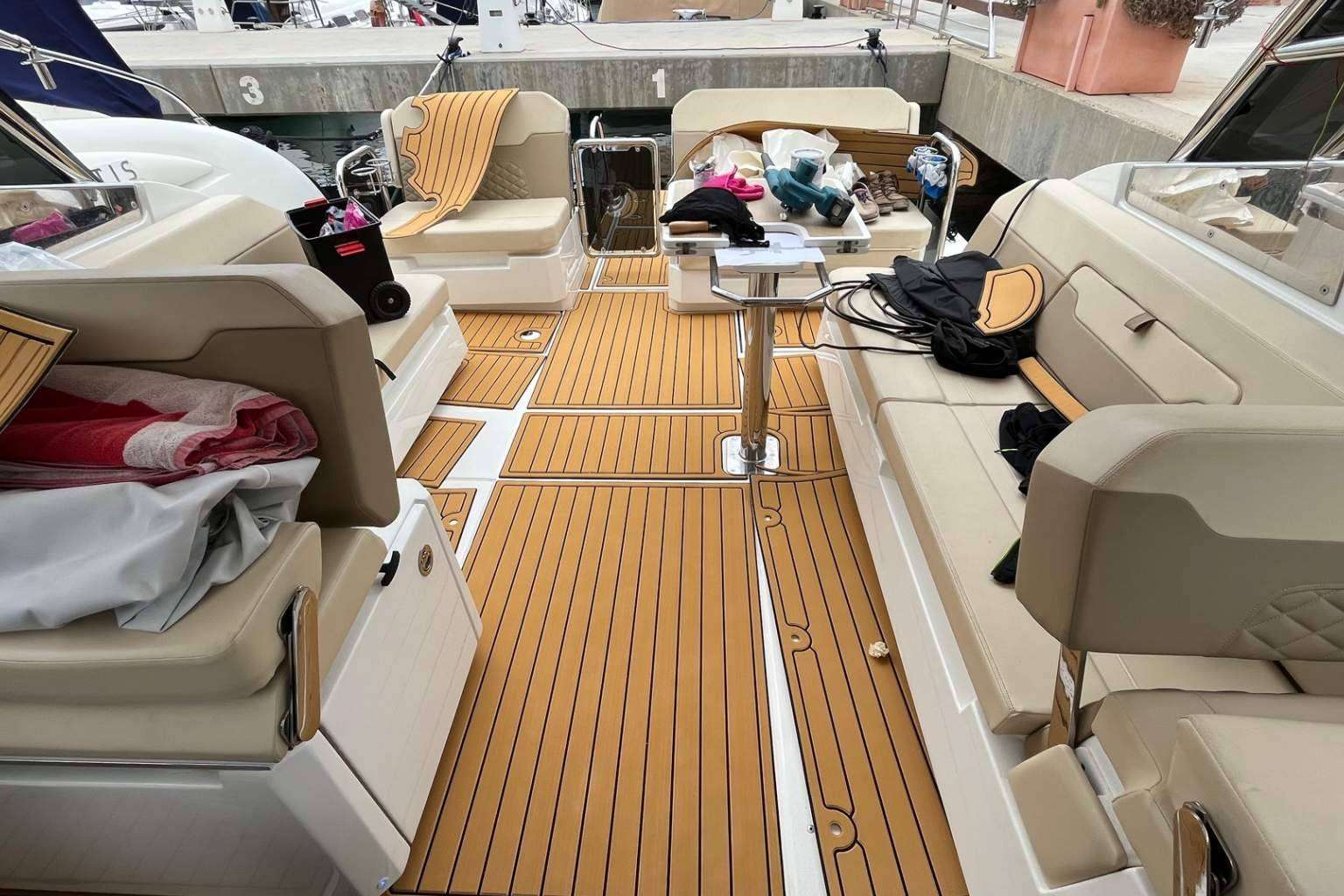 Teca sintética 4deck, con Nautic Services