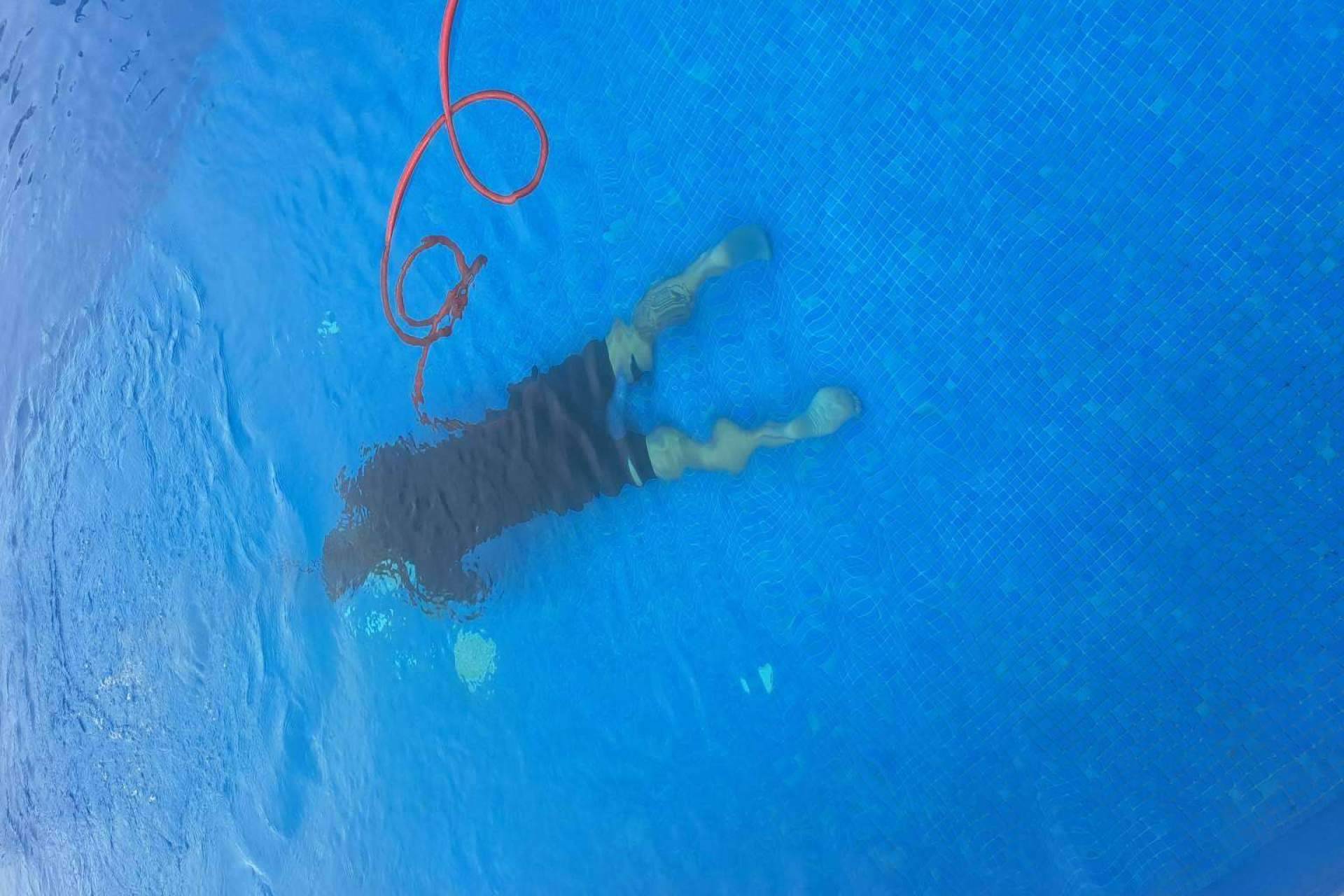 Localizar una fuga en piscina con No Más Fugas