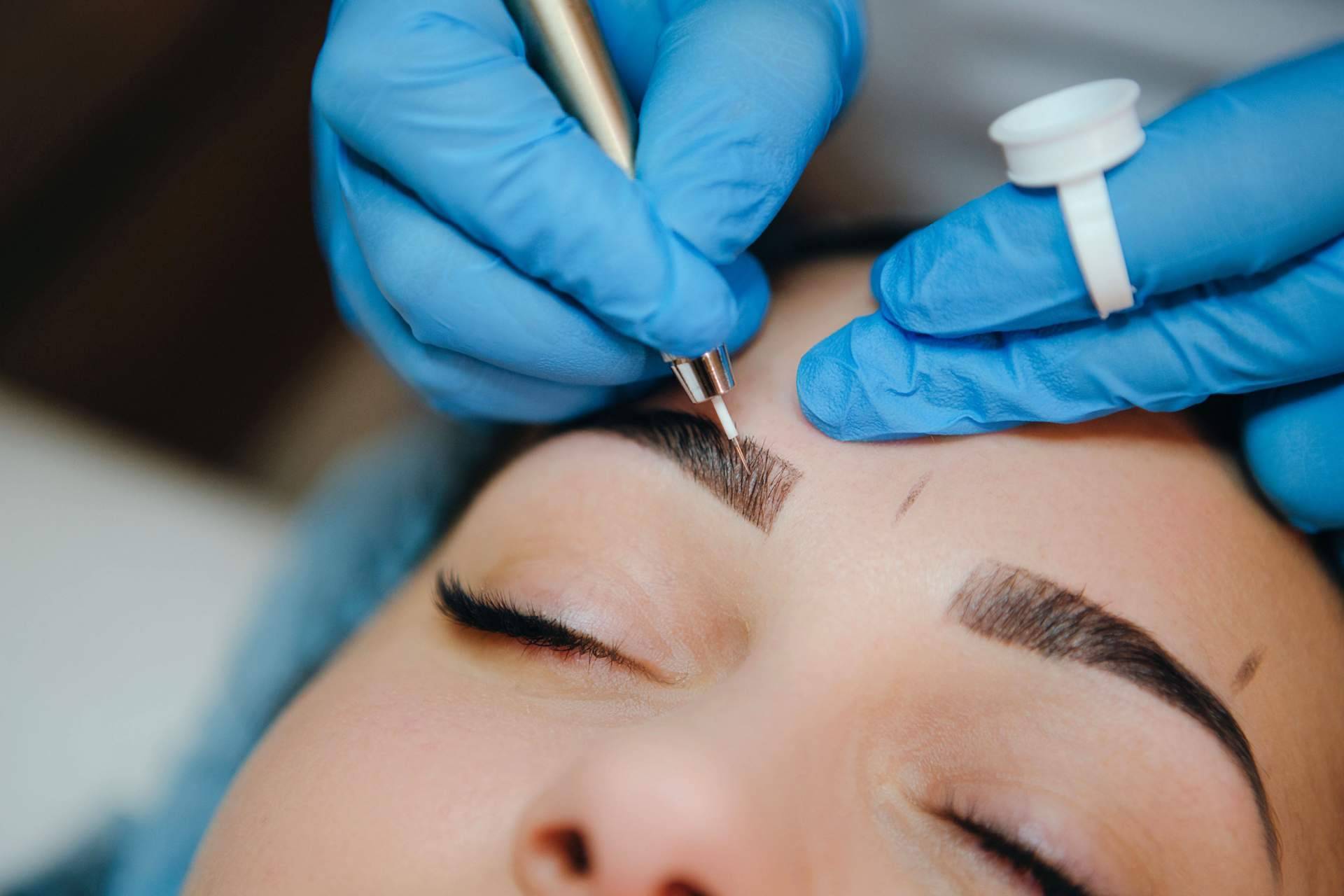 Cursos de micropigmentación online, con Estética Latina Academy