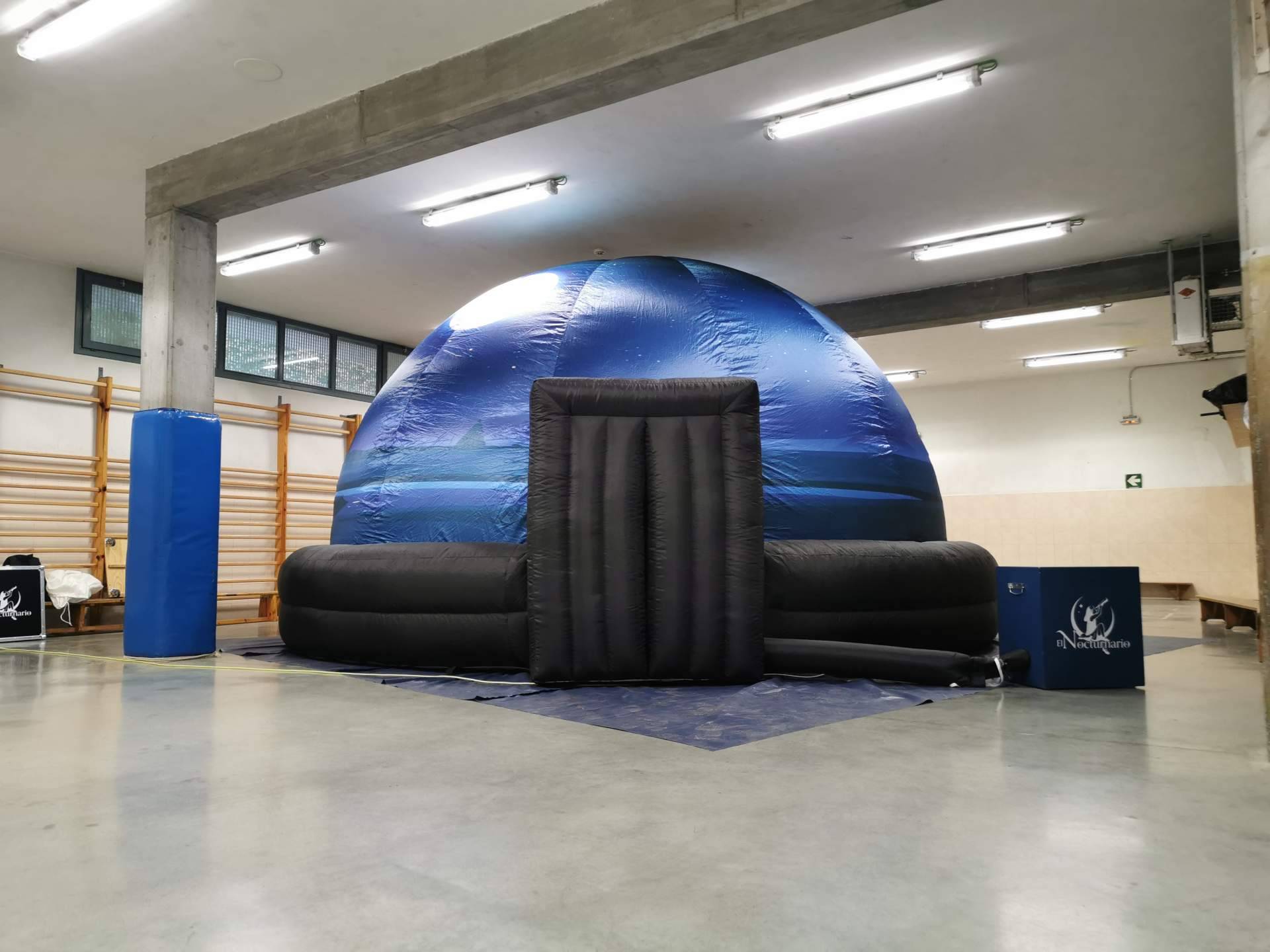 Un planetario portátil para disfrutar del espacio sin salir de la escuela