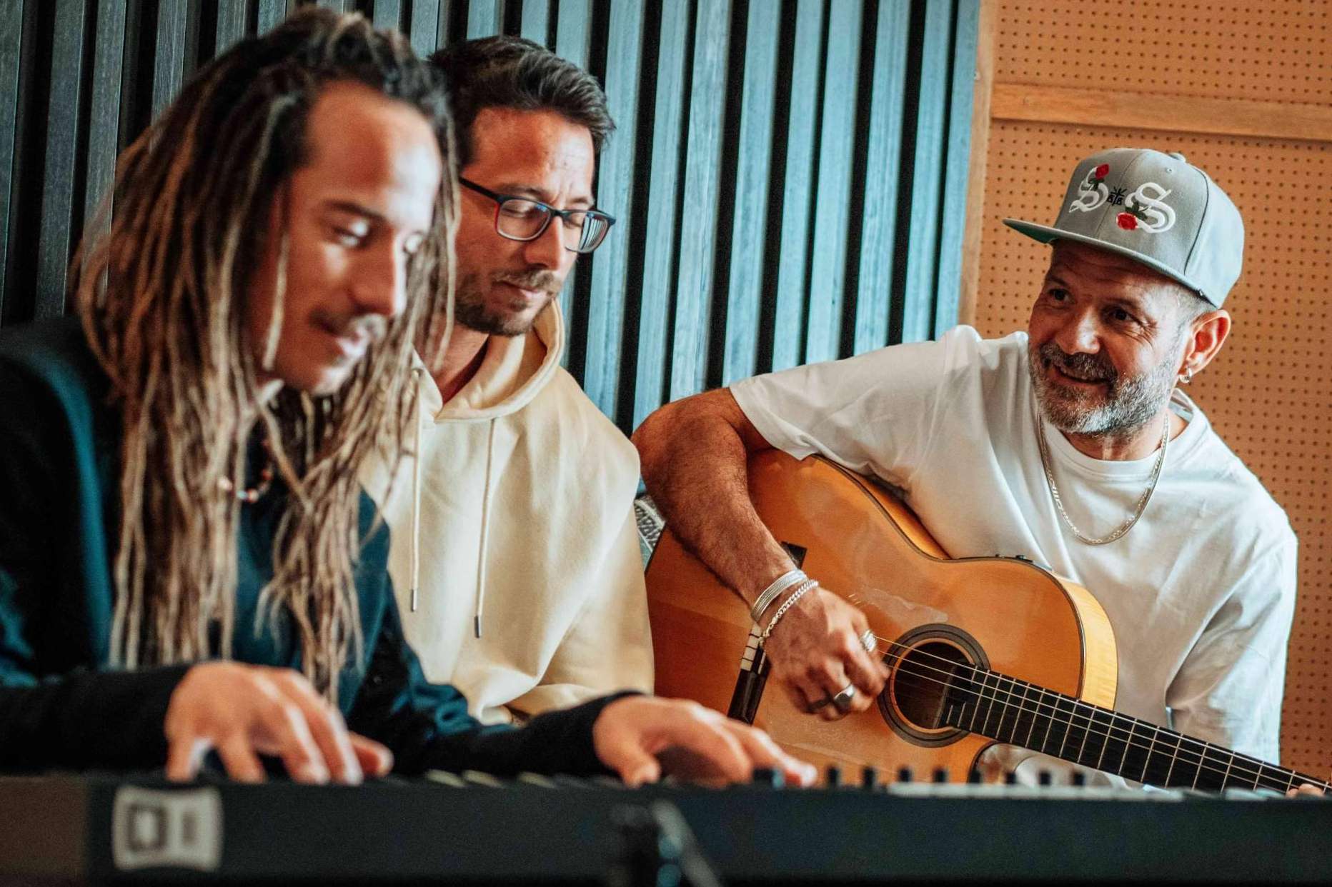 'Nuevo Comienzo' es el primer álbum de Awake
